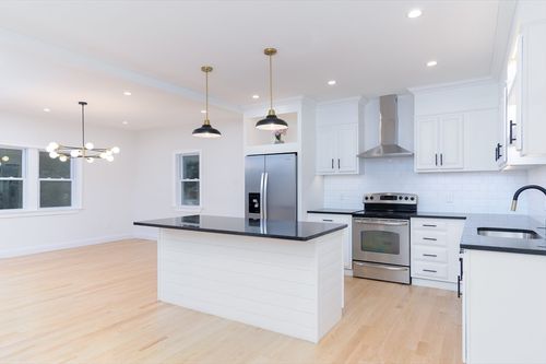 10 Church St, Wales, MA, 01081-9758 | Card Image