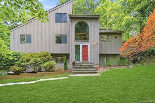 43 Powder Horn Rd, Cortlandt Manor, NY, 10567-6223 | Card Image