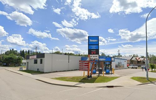 157 Mountain St, Hinton, AB, T7V1M6 | Card Image