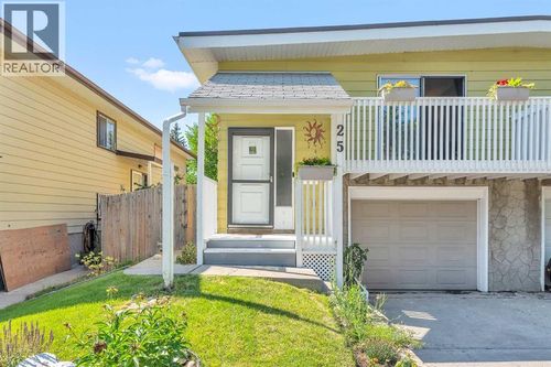 25 Silverdale Pl Nw, Calgary, AB, T3B4C4 | Card Image
