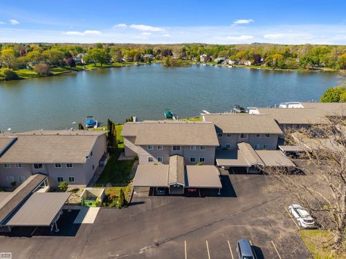 4960 Lake Point Dr, Waterford Twp, MI, 48329-1741 | Card Image