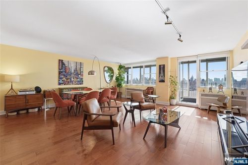 6040 Kennedy Blvd, West New York, NJ, 07093-3825 | Card Image