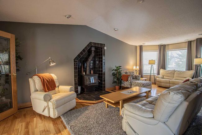 10701 104 Street, House other with 4 bedrooms, 3 bathrooms and 4 parking in High Level AB | Image 12