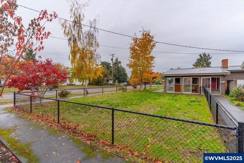 511 E Elwood St, Stayton, OR, 97383-1863 | Card Image
