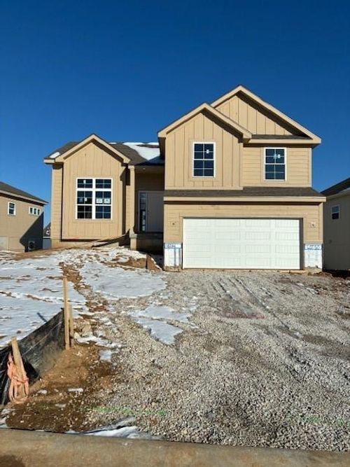 16244 Giorgia St, Parkville, MO, 64152-8773 | Card Image