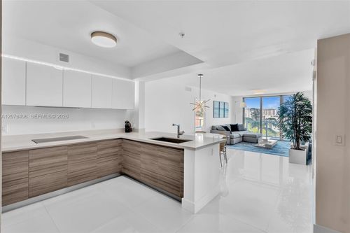 4-805-300 Sunny Isles Blvd, Sunny Isles Beach, FL, 33160-5635 | Card Image