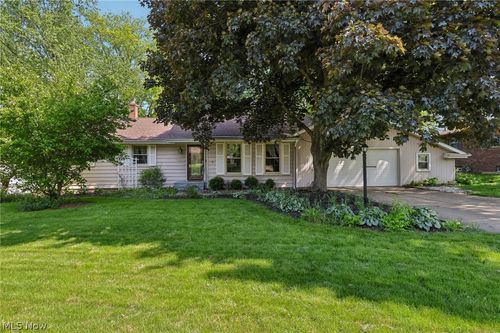 612 Forest Ridge Dr, Youngstown, OH, 44512-3510 | Card Image