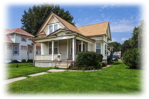2118 Rockingham Rd, Davenport, IA, 52802-2807 | Card Image