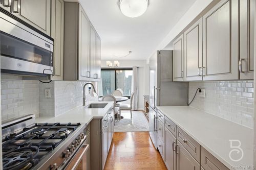 10a-33-43 14th St, Astoria, NY, 11106-4656 | Card Image