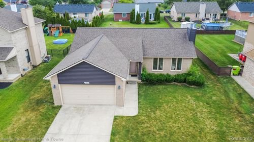 21637 Clifford Dr, Macomb, MI, 48044-2958 | Card Image