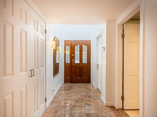 127 Wooleys Ln, Great Neck, NY, 11023-2342 | Card Image