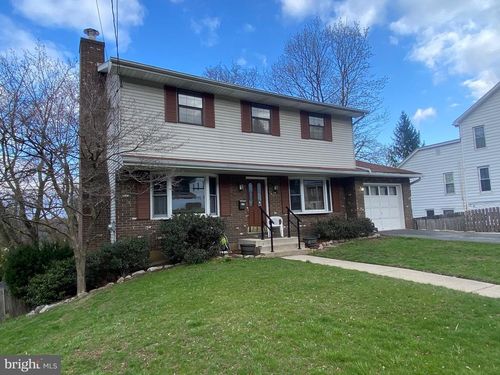 2060 Mahantongo St, POTTSVILLE, PA, 17901-3110 | Card Image