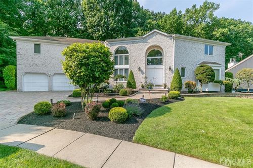 15 Gallo Way, Edison, NJ, 08820-4200 | Card Image
