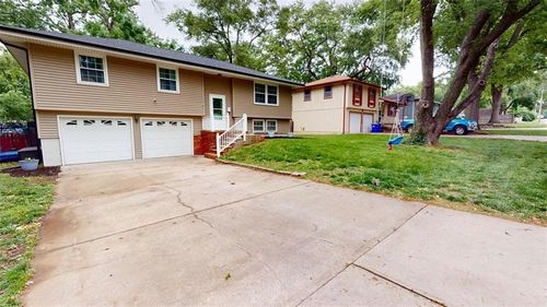 11706 W 69th St, Shawnee, KS, 66203-3764 | Card Image