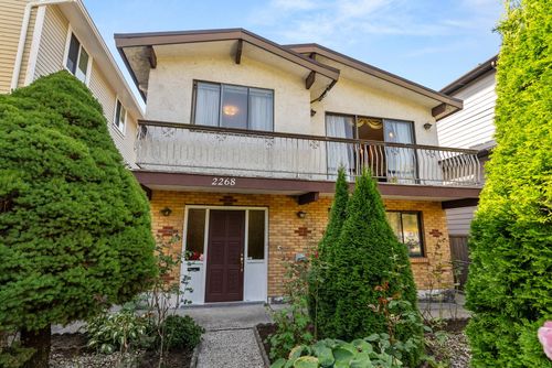 2268 Wenonah St, Vancouver, BC, V5N2Z6 | Card Image
