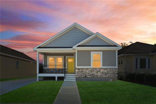 2903 Tracy Ave, Kansas City, MO, 64109-1530 | Card Image