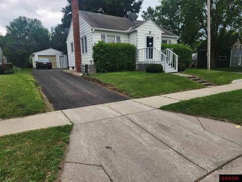 631 Sherman St, Good Thunder, MN, 56037-9758 | Card Image