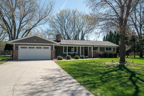 7119 W Freistadt Road, Mequon, WI, 53092 | Card Image