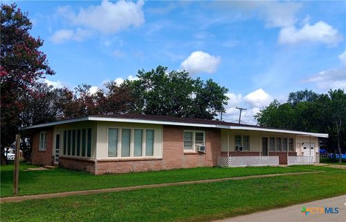 500 N Texas Ave, Nixon, TX, 78140-2605 | Card Image