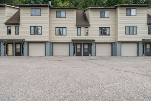 5241 33rd St S, LA CROSSE, WI, 54601-2322 | Card Image