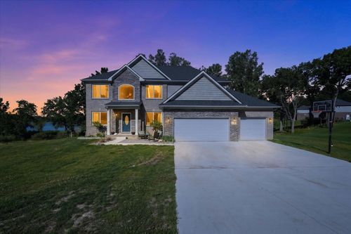 126 Parker Ln, Ortonville, MI, 48462-8978 | Card Image