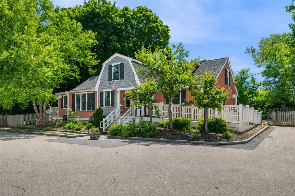 181 Main St, Rowley, MA 01969
