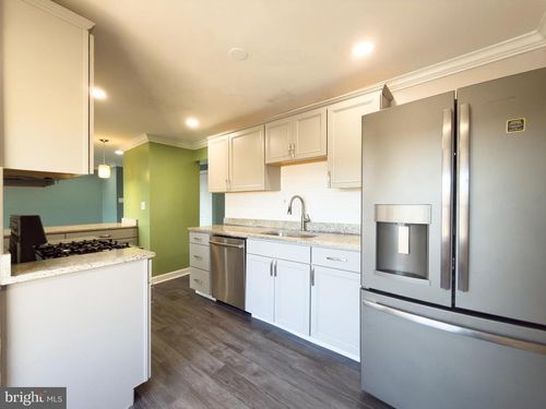 b-3327 Huntley Square Dr, TEMPLE HILLS, MD, 20748-6216 | Card Image