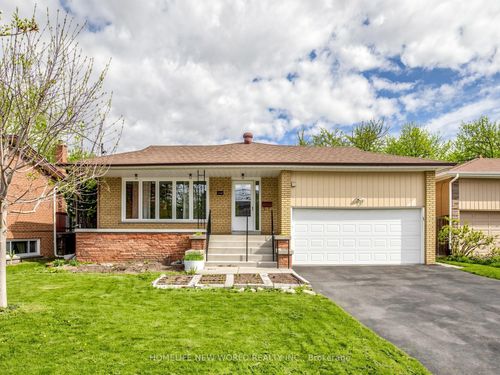 19 Robingrove Rd, North York, ON, M2R2Z6 | Card Image