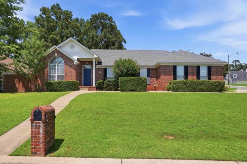 2015 Cherrybend Dr, Little Rock, AR, 72211-5493 | Card Image
