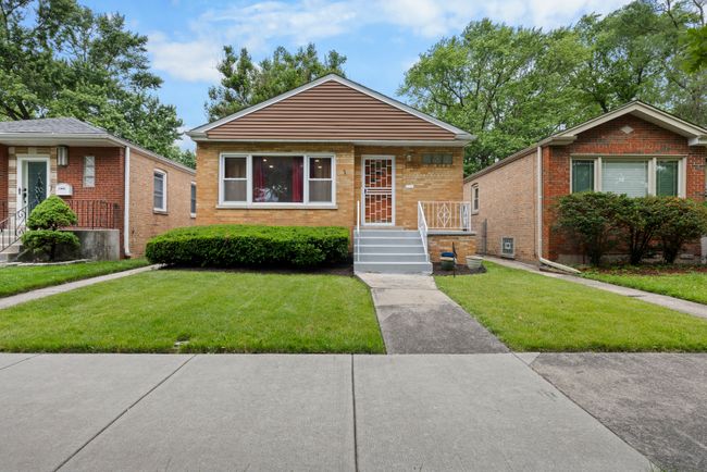 11828 S Hale Avenue, House other with 3 bedrooms, 2 bathrooms and 1 parking in Chicago IL | Image 2