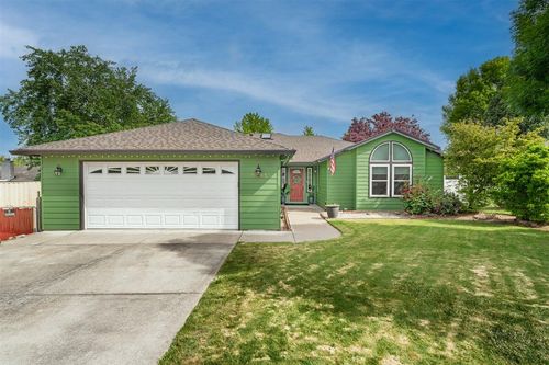 1841 Cascadia Cir, Medford, OR, 97504-3687 | Card Image