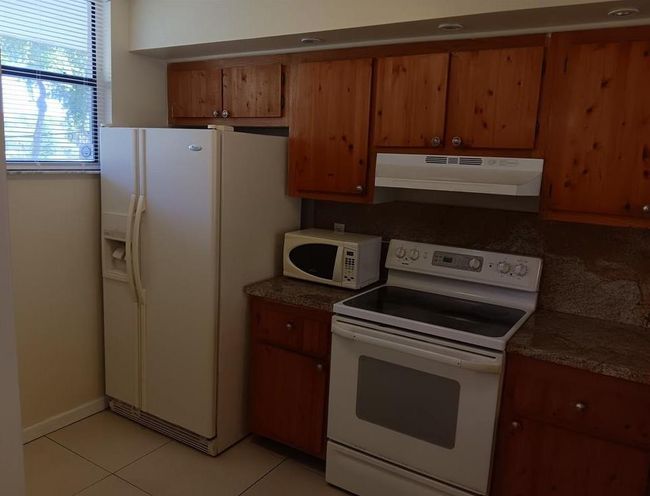 APT-204 - 109 Lake Emerald Dr, Condo with 2 bedrooms, 2 bathrooms and null parking in Oakland Park FL | Image 5