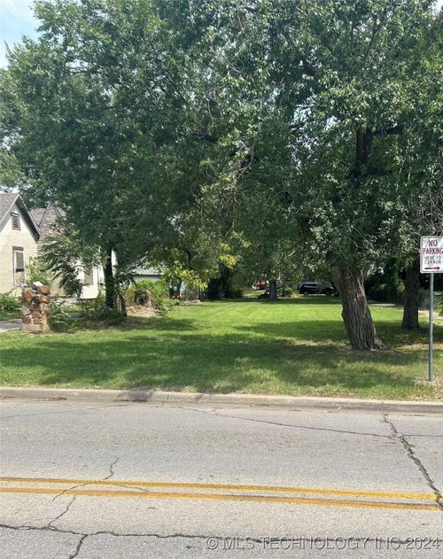 1336 S Armstrong Ave, Bartlesville, OK, 74003-5617 | Card Image