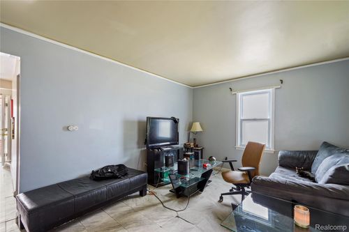 20121 Mitchell St, Detroit, MI, 48234-1525 | Card Image