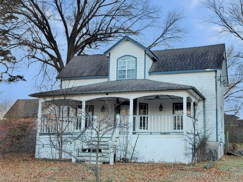 106 3rd St, Wagoner, OK, 74467-3842 | Card Image