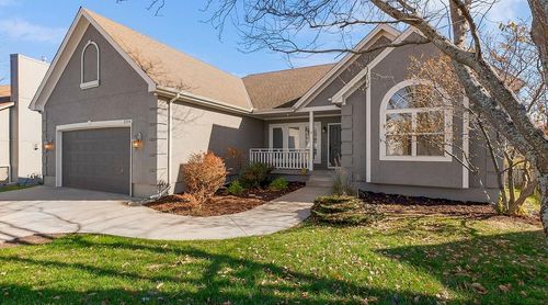 2224 Ne Overland Dr, Blue Springs, MO, 64029-8604 | Card Image