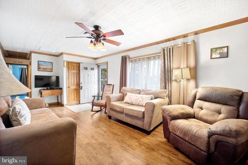 2836 Windsor Dr, BENSALEM, PA, 19020-1327 | Card Image