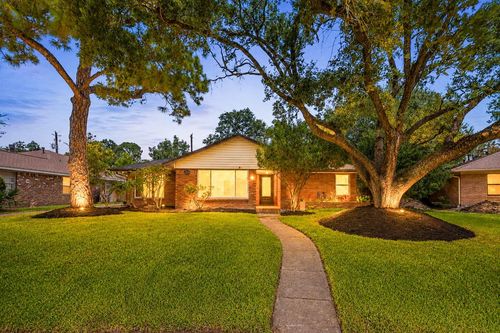 5262 Briarbend Dr, Houston, TX, 77096-6222 | Card Image