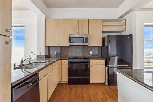 UNIT-2710 - 3505 Sage Rd, Condo with 2 bedrooms, 2 bathrooms and null parking in Houston TX | Image 5