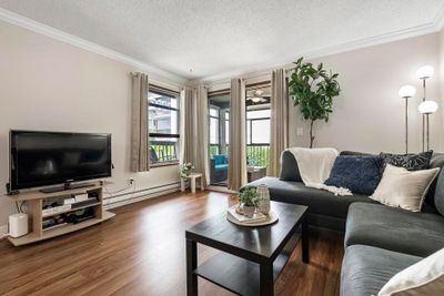 206 - 1480 Vidal St, Condo with 2 bedrooms, 2 bathrooms and 1 parking in White Rock BC | Image 3