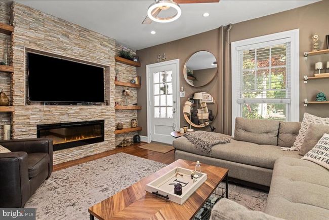84 S Clinton St, Home with 3 bedrooms, 3 bathrooms and null parking in DOYLESTOWN PA | Image 6