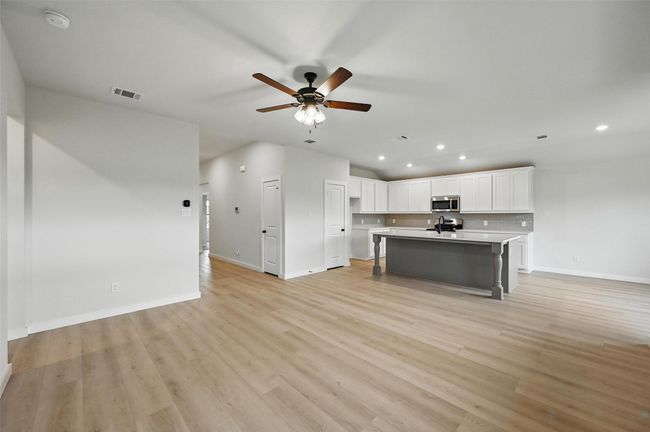 1401 Quail Creek Dr, House other with 3 bedrooms, 2 bathrooms and null parking in Cleburne TX | Image 6