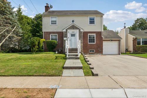 1267 Sturlane Pl, Hewlett, NY, 11557-1205 | Card Image