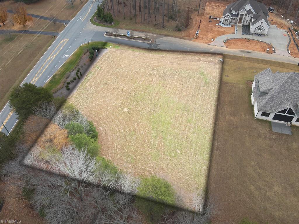 Land in Summerfield 2