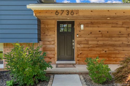 6736 Timber Ridge Dr, Bloomfield Hills, MI, 48301-3064 | Card Image