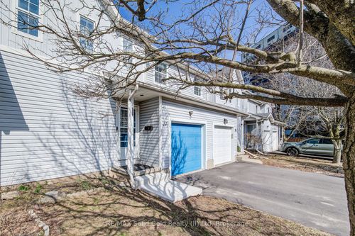 90 Mooregate Cres, Kitchener, ON, N2M5P7 | Card Image