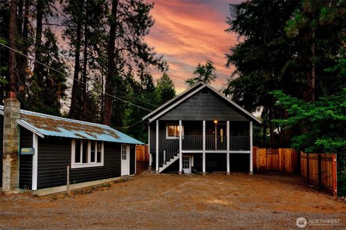 417 W 2nd St, Cle Elum, WA, 98922-1015 | Card Image
