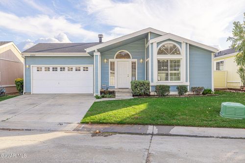 20046 Canyon View Dr, Santa Clarita, CA, 91351-5722 | Card Image