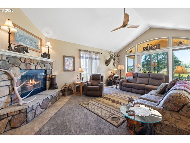 12430 S Oak Grove Rd, House other with 3 bedrooms, 4 bathrooms and 6 parking in Canby OR | Image 26