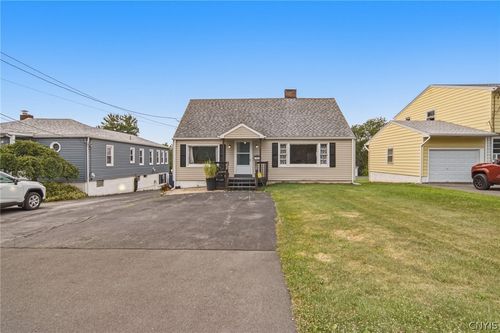 137 Old Liverpool Rd, Liverpool, NY, 13088-6331 | Card Image